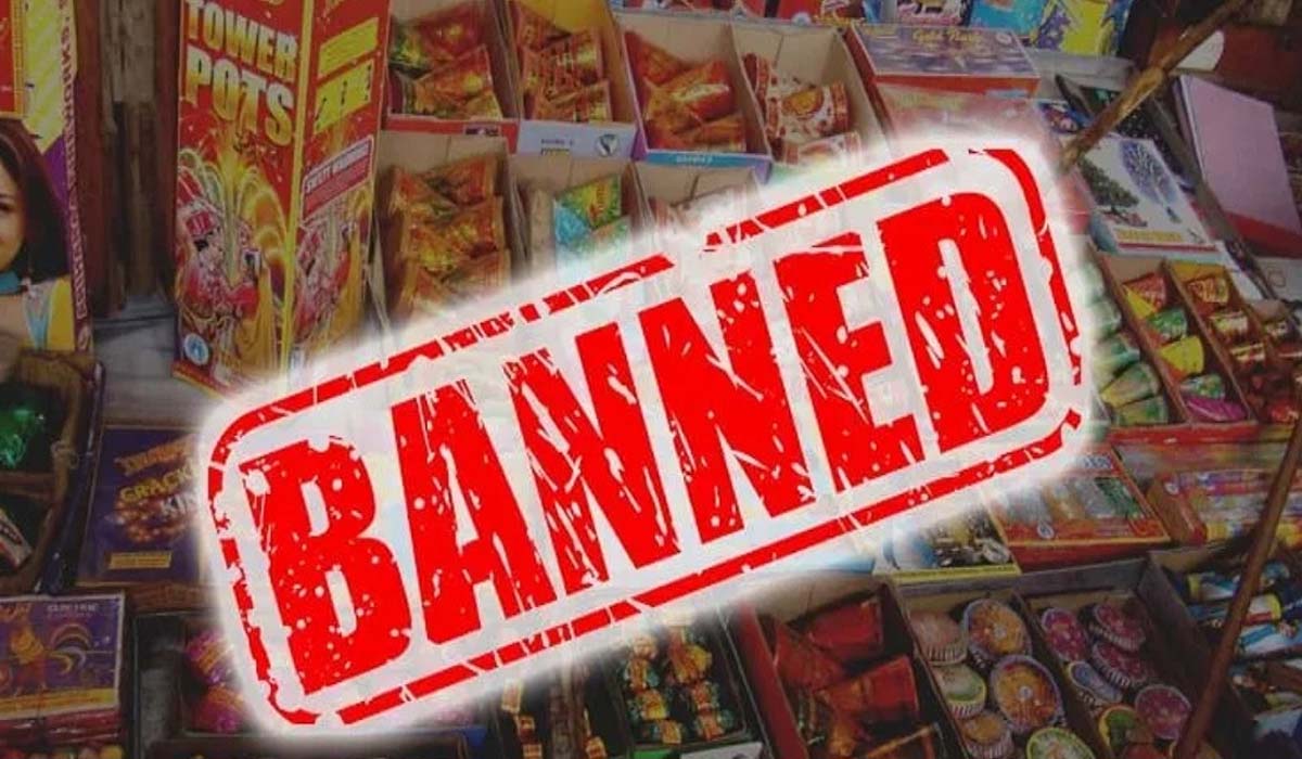 Fire Crackers Ban | పెరుగుతున్న కాలుష్యం.. బాణాసంచా కాల్చడంపై జనవరి ఒకటి వరకు నిషేధం..! Fire Crackers Ban | పెరుగుతున్న కాలుష్యం.. బాణాసంచా కాల్చడంపై జనవరి ఒకటి వరకు నిషేధం..!
