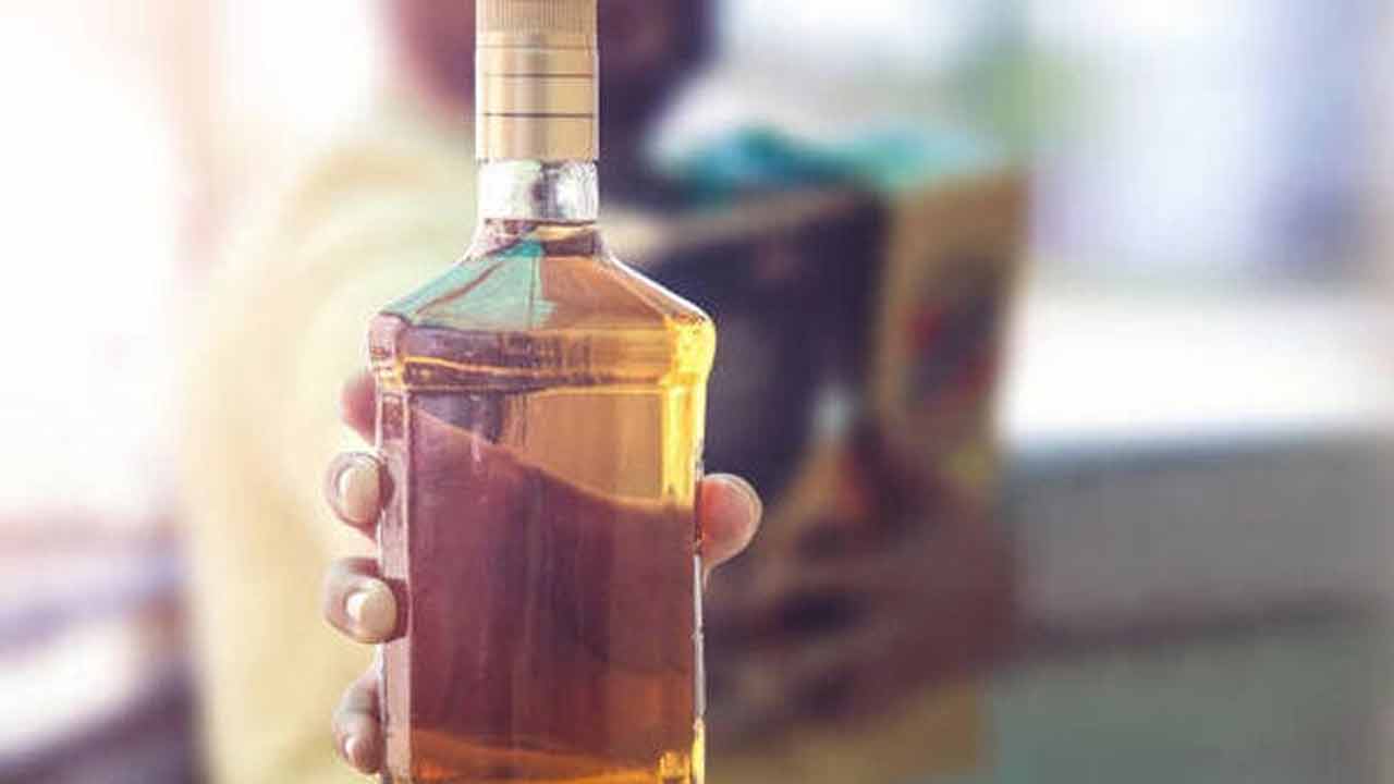 Woman Murder | మహిళా మర్డర్ కేసులో ‘బీర్’ సీసానే సాక్ష్యం..! నిందితుడి అరెస్టు ఇలా..!! Woman Murder | మహిళా మర్డర్ కేసులో ‘బీర్’ సీసానే సాక్ష్యం..! నిందితుడి అరెస్టు ఇలా..!!