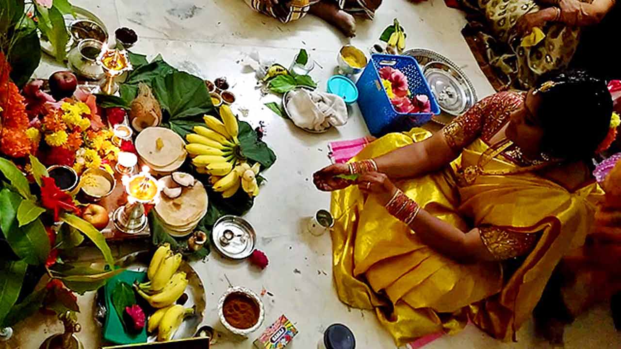 Atla Tadde Festival | కళ్యాణం, సంతాన ప్రాప్తి కలిగించే ‘అట్ల తద్ది’ పండుగ నేడే.. పూజా విధానం ఇదే..! Atla Tadde Festival | కళ్యాణం, సంతాన ప్రాప్తి కలిగించే ‘అట్ల తద్ది’ పండుగ నేడే.. పూజా విధానం ఇదే..!