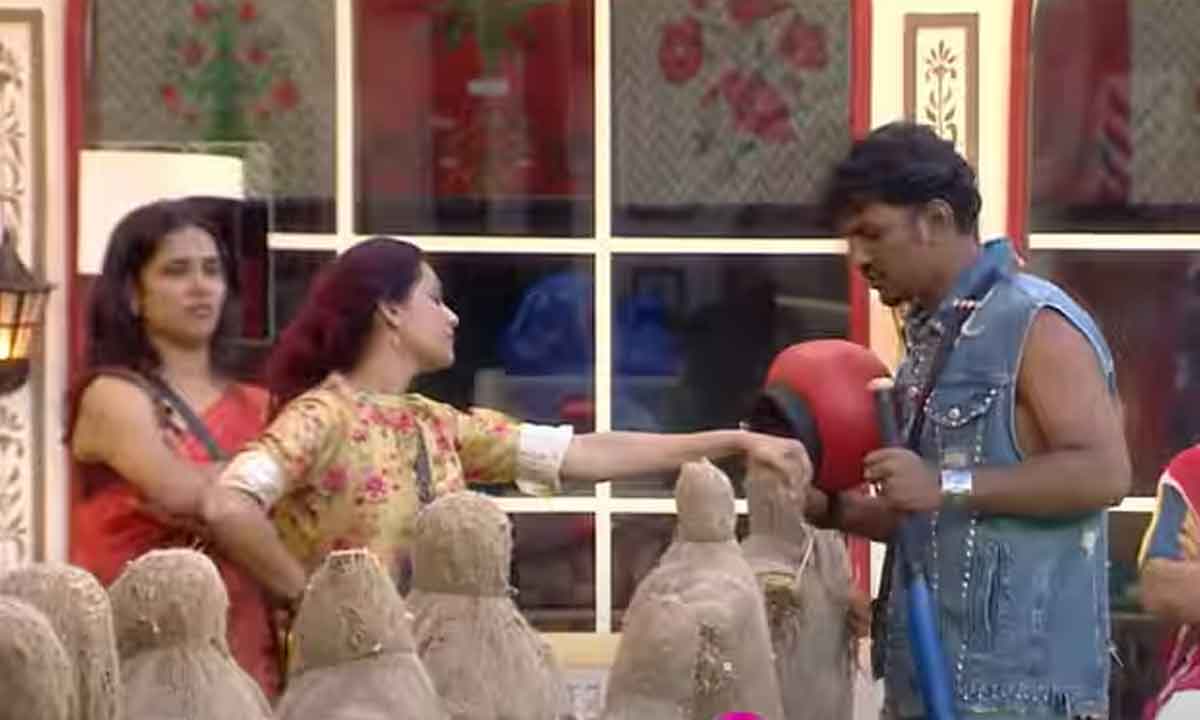 Bigg Boss8| హోరా హోరీగా సాగిన నామినేషన్స్..ఎవరికి ఎన్ని ఓట్లు పడ్డాయంటే..! Bigg Boss8| హోరా హోరీగా సాగిన నామినేషన్స్..ఎవరికి ఎన్ని ఓట్లు పడ్డాయంటే..!