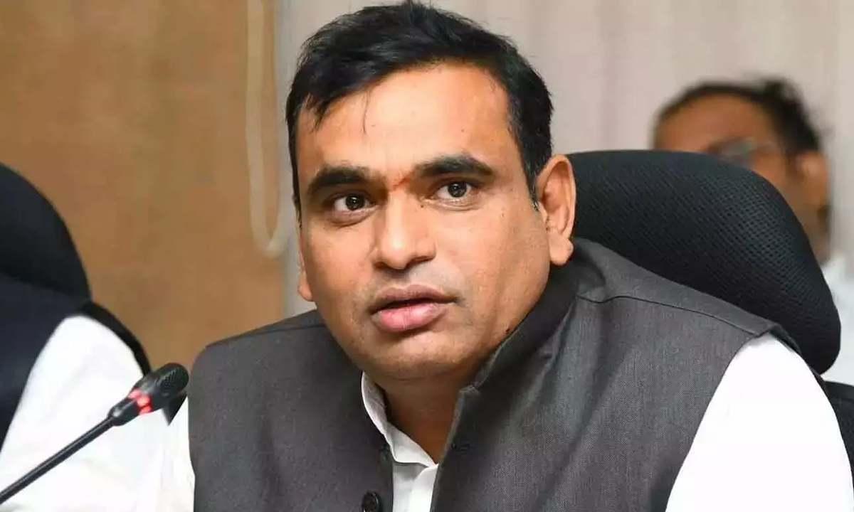 ప్రధాని మోదీ, KTRలపై.. ఎంపీ చామల సెటైర్లు! ప్రధాని మోదీ, KTRలపై.. ఎంపీ చామల సెటైర్లు!