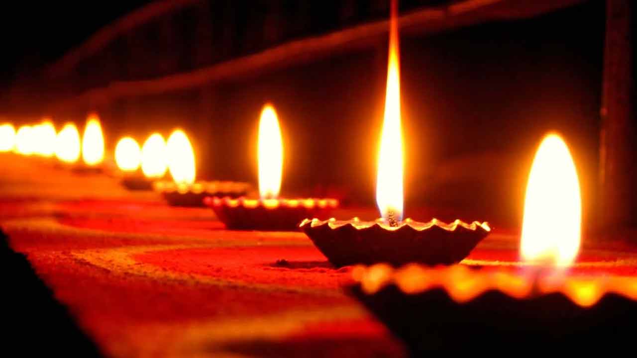 Diwali 2024 | దీపావళికి ముందు ఈ వస్తువులు అసలు కొనకూడదు..! కొంటే అరిష్టమే.. జర జాగ్రత్త..!! Diwali 2024 | దీపావళికి ముందు ఈ వస్తువులు అసలు కొనకూడదు..! కొంటే అరిష్టమే.. జర జాగ్రత్త..!!