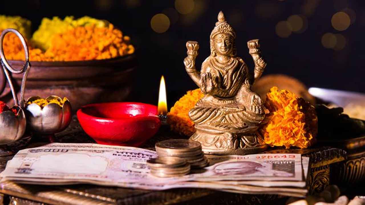 Debt | అప్పులతో ఆగమైపోతున్నారా..? ఇలా 5 శుక్రవారాలు చేస్తే రుణ విముక్తి ఖాయం..!! Debt | అప్పులతో ఆగమైపోతున్నారా..? ఇలా 5 శుక్రవారాలు చేస్తే రుణ విముక్తి ఖాయం..!!