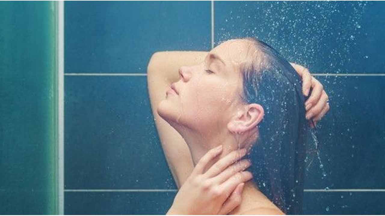 Night Bath | రాత్రి వేళ స్నానం చేసిన వెంటనే ఆ పని చేస్తున్నారా..? ఎంత ప్రమాదకరమో తెలుసా..? Night Bath | రాత్రి వేళ స్నానం చేసిన వెంటనే ఆ పని చేస్తున్నారా..? ఎంత ప్రమాదకరమో తెలుసా..?