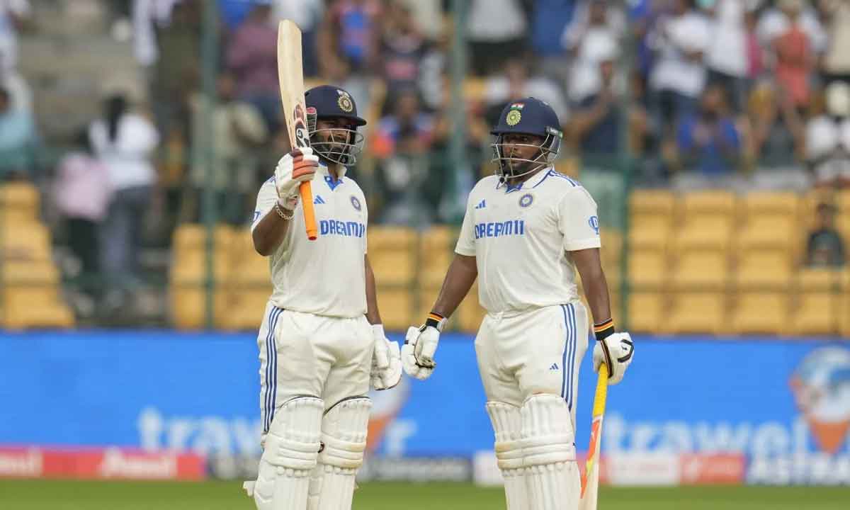 IND vs NZ|సర్ఫరాజ్ శతకం, పంత్ అర్ధశతకం.. మళ్లీ గేమ్లోకి భారత్ IND vs NZ|సర్ఫరాజ్ శతకం, పంత్ అర్ధశతకం.. మళ్లీ గేమ్లోకి భారత్