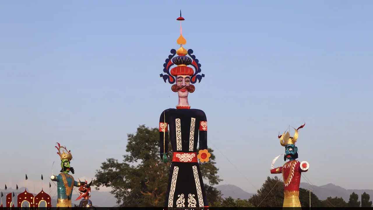 Ravan Effigy | దేశంలోనే అత్యంత ఎత్తైన రావణుడి దిష్టిబొమ్మ ఇదీ..! దీని వెనుకాల పెద్ద కథే ఉంది..!! Ravan Effigy | దేశంలోనే అత్యంత ఎత్తైన రావణుడి దిష్టిబొమ్మ ఇదీ..! దీని వెనుకాల పెద్ద కథే ఉంది..!!