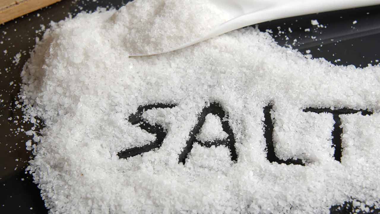 Salt | సాయంత్రం 6 తర్వాత ఉప్పు కొంటున్నారా..? అయితే లక్ష్మీ కటాక్షం తగ్గిపోతుందట..! Salt | సాయంత్రం 6 తర్వాత ఉప్పు కొంటున్నారా..? అయితే లక్ష్మీ కటాక్షం తగ్గిపోతుందట..!