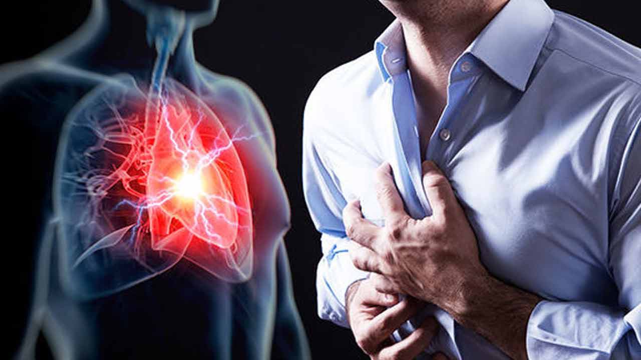 Silent Heart Attack | అర్ధరాత్రి వేళ ఆ పని చేస్తున్నారా..? సైలెంట్ హార్ట్ ఎటాక్ తప్పదట..! Silent Heart Attack | అర్ధరాత్రి వేళ ఆ పని చేస్తున్నారా..? సైలెంట్ హార్ట్ ఎటాక్ తప్పదట..!