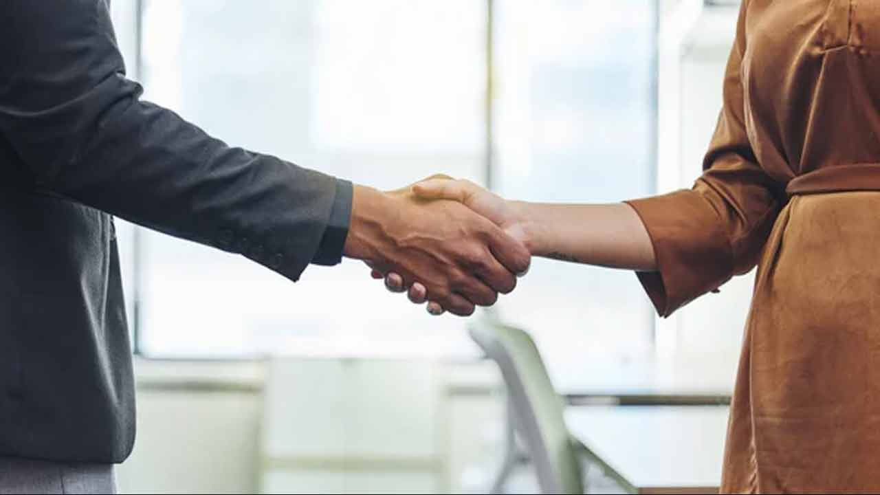 women | శుక్రవారం మహిళలతో పరిచయం.. బంగారు భవిష్యత్కు బాటలు..! women | శుక్రవారం మహిళలతో పరిచయం.. బంగారు భవిష్యత్కు బాటలు..!