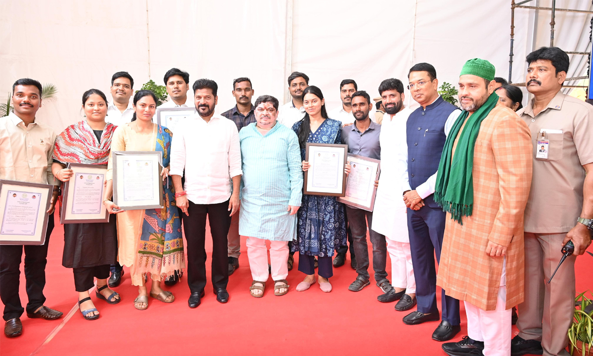 AMVI । పోటీపరీక్షలకు సిద్ధమయ్యేలా నిరుద్యోగ యువతలో స్ఫూర్తి నింపాలి : సీఎం రేవంత్రెడ్డి AMVI । పోటీపరీక్షలకు సిద్ధమయ్యేలా నిరుద్యోగ యువతలో స్ఫూర్తి నింపాలి : సీఎం రేవంత్రెడ్డి