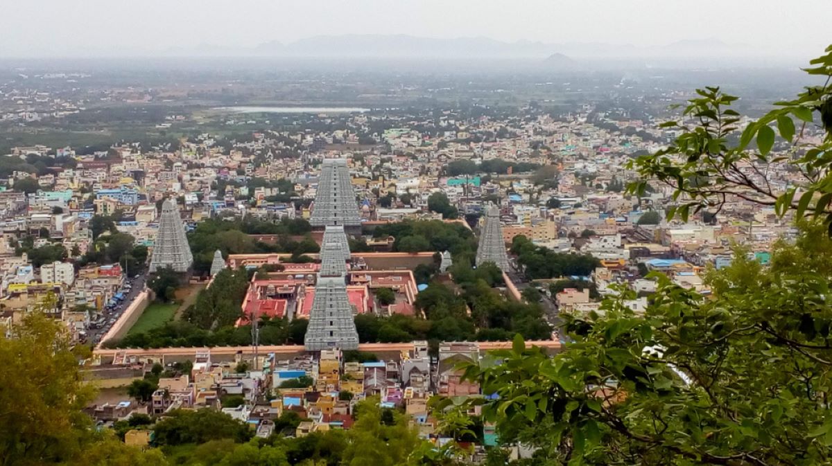 Arunachalam Giri Pradakshina | అరుణాచలం వెళ్లే భక్తులకు శుభవార్త.. ప్రత్యేక టూర్ ప్యాకేజీని ప్రకటించిన TGSRTC Arunachalam Giri Pradakshina | అరుణాచలం వెళ్లే భక్తులకు శుభవార్త.. ప్రత్యేక టూర్ ప్యాకేజీని ప్రకటించిన TGSRTC