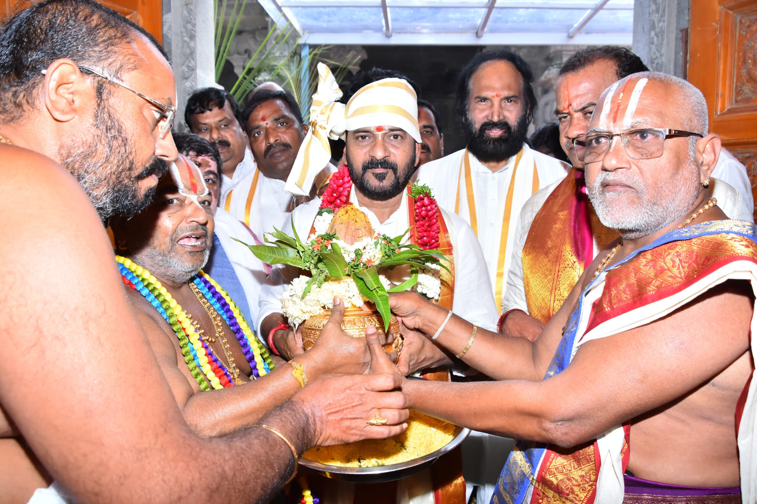 Yadagirigutta | యాదాద్రి కాదు.. ఇక నుంచి యాదగిరి గుట్టే…టెంపుల్ బోర్డ్ ఏర్పాటు చేస్తామన్న సీఎం Yadagirigutta | యాదాద్రి కాదు.. ఇక నుంచి యాదగిరి గుట్టే…టెంపుల్ బోర్డ్ ఏర్పాటు చేస్తామన్న సీఎం