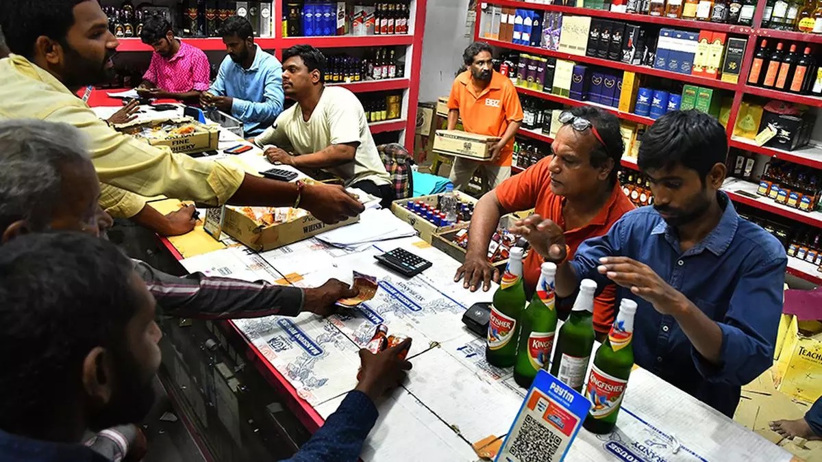 Liquor supply | మందుబాబులకు షాకింగ్ న్యూస్.. తెలంగాణ వ్యాప్తంగా నిలిచిన మద్యం సరఫరా Liquor supply | మందుబాబులకు షాకింగ్ న్యూస్.. తెలంగాణ వ్యాప్తంగా నిలిచిన మద్యం సరఫరా