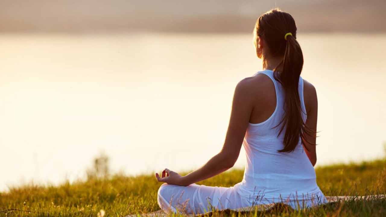 Meditation | మెడిటేషన్తో మైండ్ రిలాక్స్ అవ్వడమే కాదు.. బరువు కూడా తగ్గొచ్చట..! Meditation | మెడిటేషన్తో మైండ్ రిలాక్స్ అవ్వడమే కాదు.. బరువు కూడా తగ్గొచ్చట..!