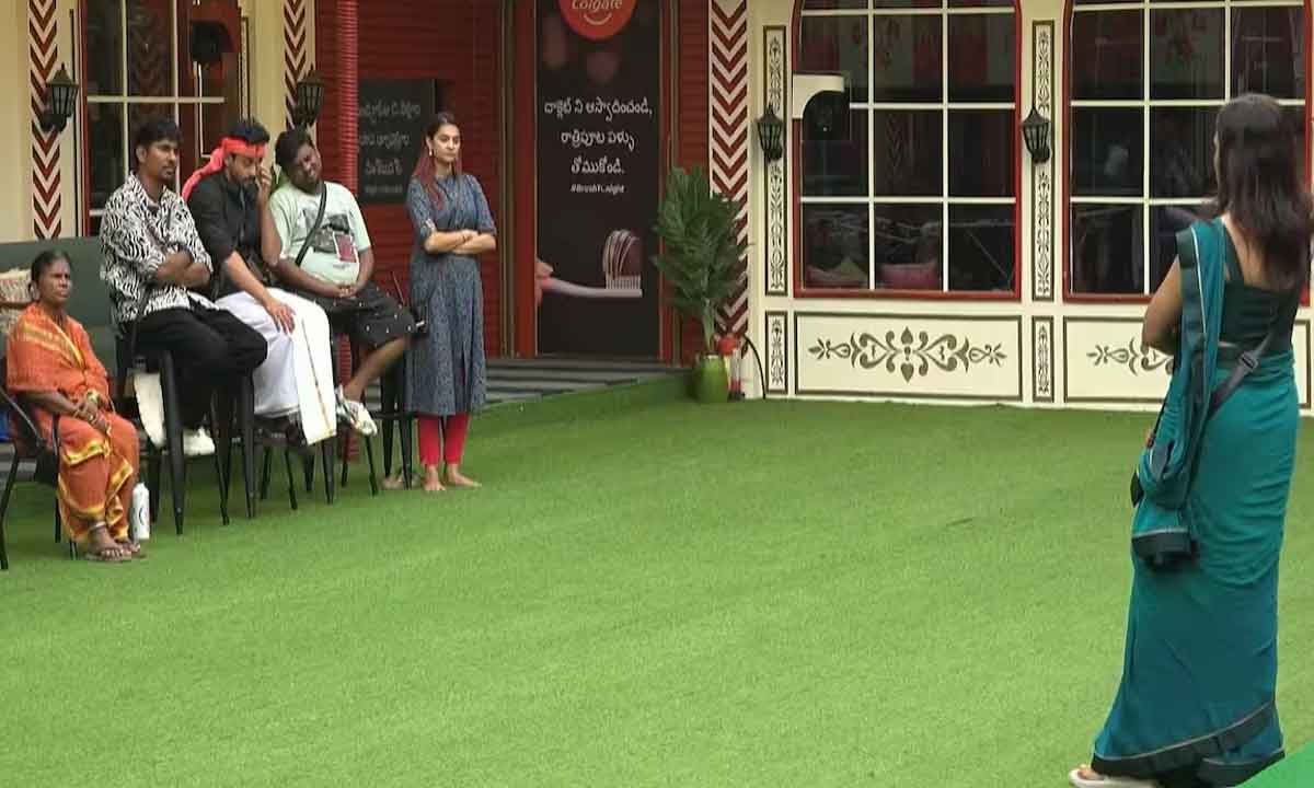 Bigg Boss8|హీటెక్కిన నామినేషన్స్..ఈ వారం ఎంత మంది నామినేషన్స్లో ఉన్నారంటే..! Bigg Boss8|హీటెక్కిన నామినేషన్స్..ఈ వారం ఎంత మంది నామినేషన్స్లో ఉన్నారంటే..!