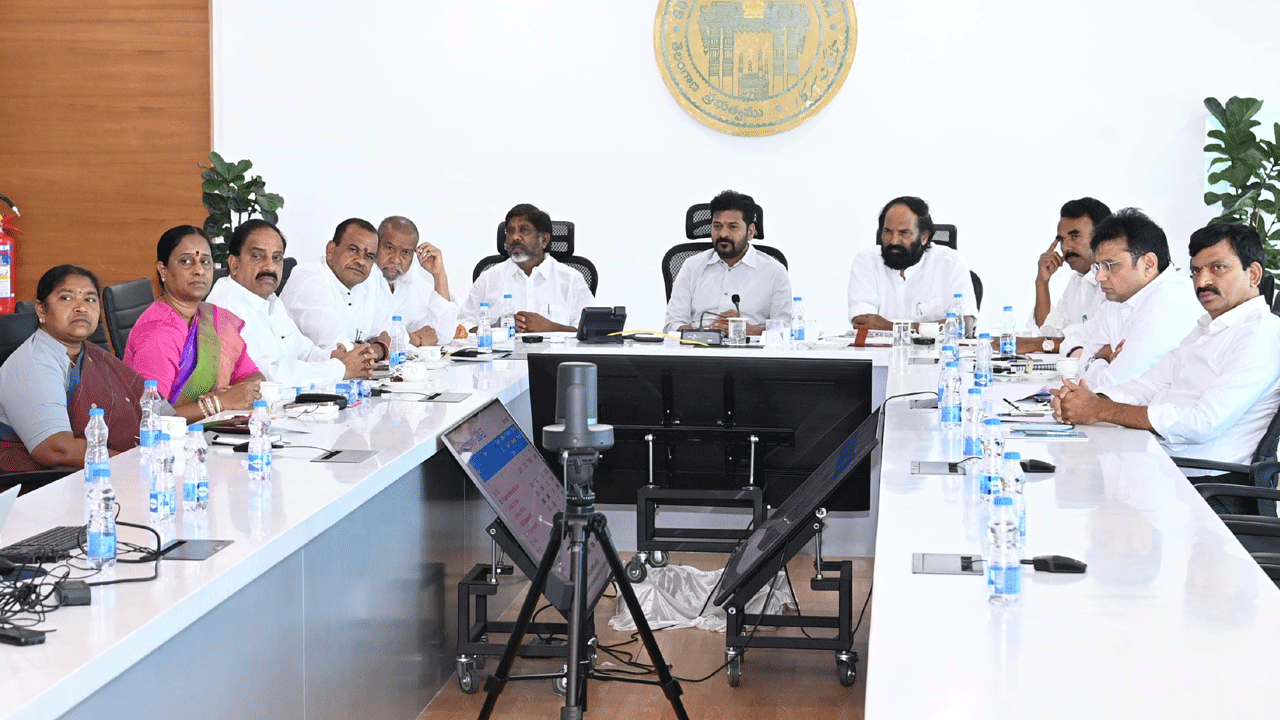 8మంది బీజేపీ ఎంపీలు ఉన్నా.. బడ్జెట్లో తెలంగాణను పట్టించుకోలే 8మంది బీజేపీ ఎంపీలు ఉన్నా.. బడ్జెట్లో తెలంగాణను పట్టించుకోలే