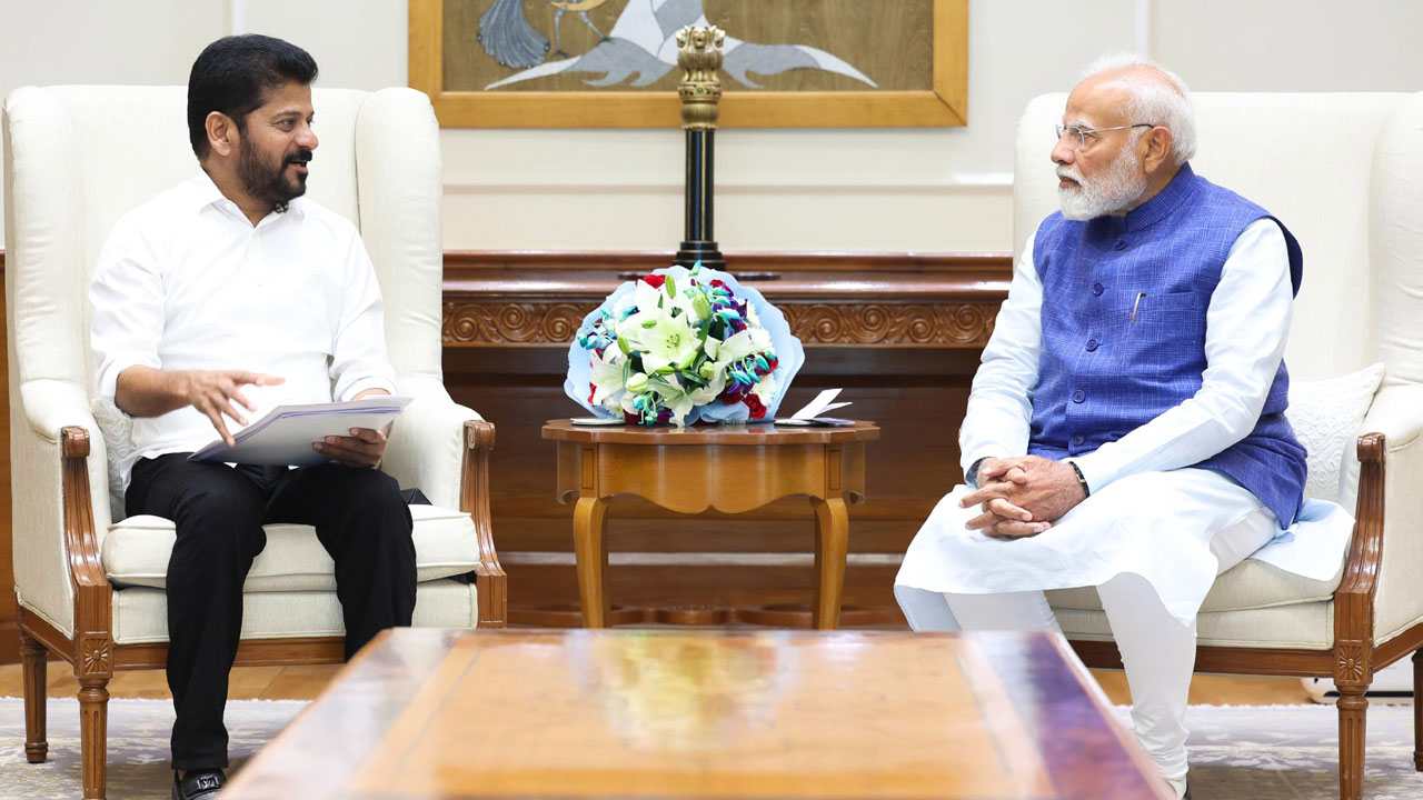 CM REVANTH REDDY: హైదరాబాద్ మెట్రో ఫేజ్-IIకు అనుమతి ఇవ్వండి CM REVANTH REDDY: హైదరాబాద్ మెట్రో ఫేజ్-IIకు అనుమతి ఇవ్వండి