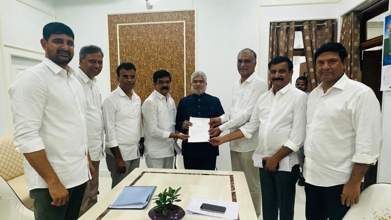 Telangana: మంత్రి కోమటిరెడ్డిపై.. BRS సభాహక్కుల ఉల్లంఘన నోటీస్ Telangana: మంత్రి కోమటిరెడ్డిపై.. BRS సభాహక్కుల ఉల్లంఘన నోటీస్