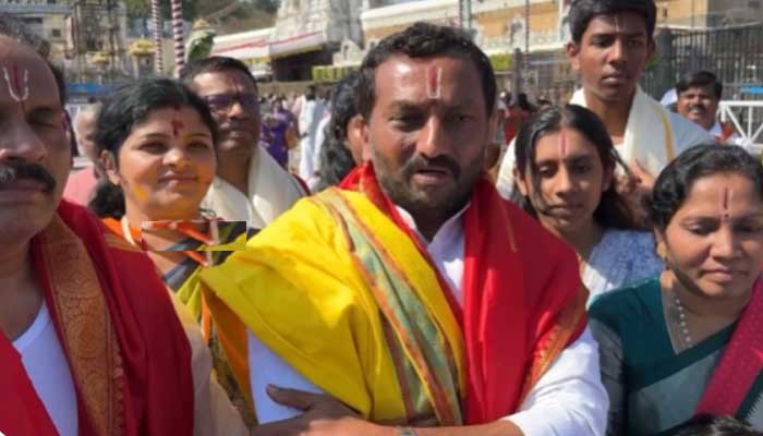 MP Raghunandan Rao: మా లేఖలు అనుమతించికపోతే తిరుమలకే వచ్చి తేల్చుకుంటాం: MP వార్నింగ్ MP Raghunandan Rao: మా లేఖలు అనుమతించికపోతే తిరుమలకే వచ్చి తేల్చుకుంటాం: MP వార్నింగ్