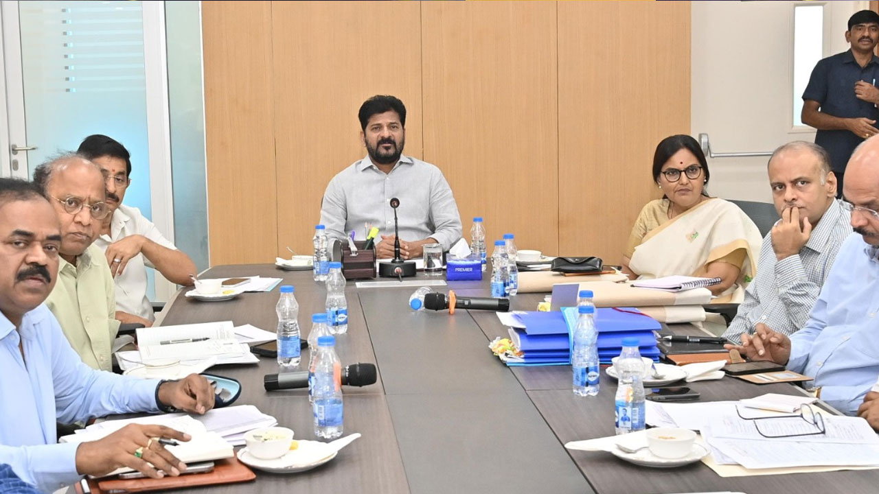 CM REVANTH REDDY: హైదరాబాద్లో.. లింక్ రోడ్లు పెంచాలి CM REVANTH REDDY: హైదరాబాద్లో.. లింక్ రోడ్లు పెంచాలి