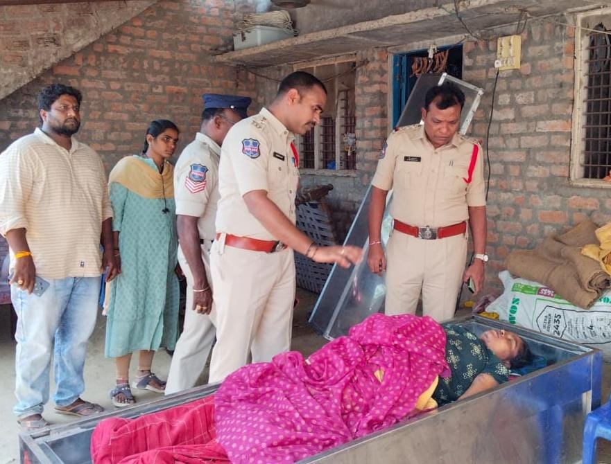 Warangal: మటన్ వండలేదని.. భార్యను చంపిన భర్త Warangal: మటన్ వండలేదని.. భార్యను చంపిన భర్త
