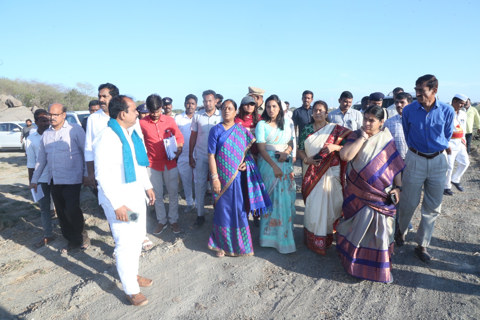 Konda Surekha: భద్రకాళి చెరువు పూడికతీతలో వేగం పెంచాలి Konda Surekha: భద్రకాళి చెరువు పూడికతీతలో వేగం పెంచాలి