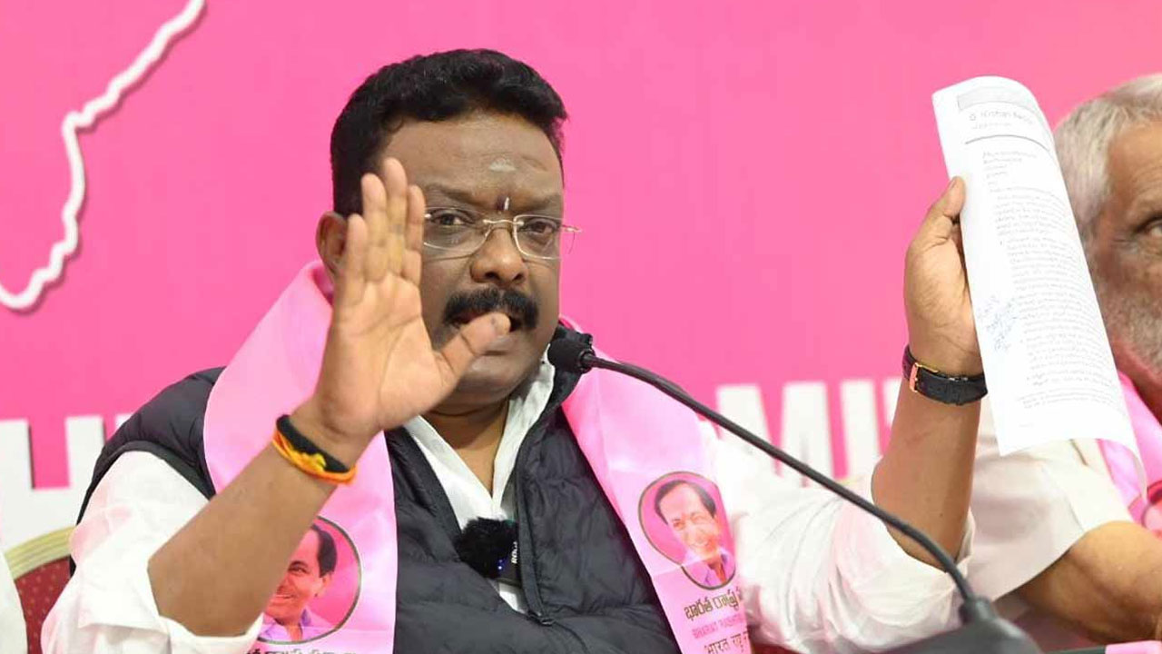 Dasoju Sravan: బండి సంజయ్.. సిగ్గు, లజ్జ లేకుండా మాట్లాడుతున్నడు Dasoju Sravan: బండి సంజయ్.. సిగ్గు, లజ్జ లేకుండా మాట్లాడుతున్నడు