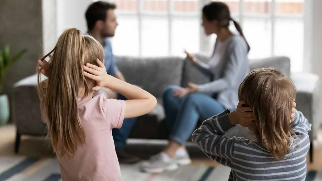 Family Disputes | కుటుంబంలో నిత్యం గొడవలా..? బావి నీటితో చెక్ పెట్టండిలా..! Family Disputes | కుటుంబంలో నిత్యం గొడవలా..? బావి నీటితో చెక్ పెట్టండిలా..!