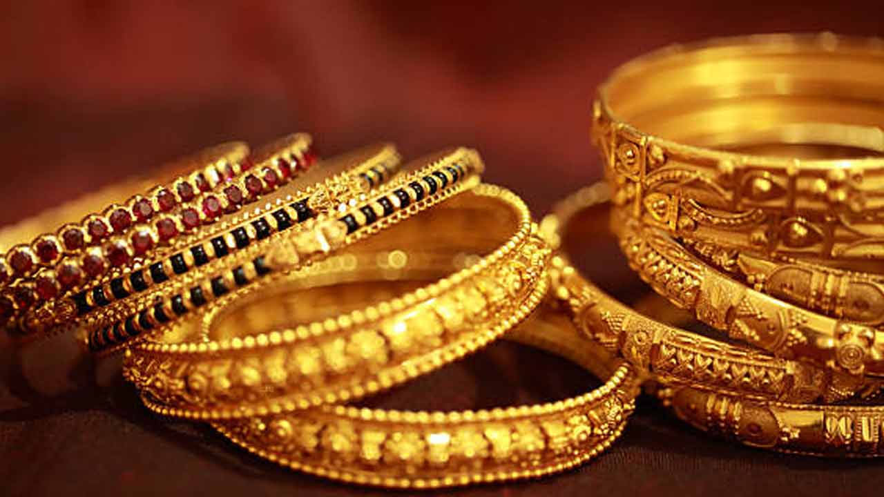 Gold Rates | 90 వేలకు దిగువన పసిడి ధరలు.. హైదరాబాద్ మార్కెట్లో తులం బంగారం ఎంతంటే..? Gold Rates | 90 వేలకు దిగువన పసిడి ధరలు.. హైదరాబాద్ మార్కెట్లో తులం బంగారం ఎంతంటే..?