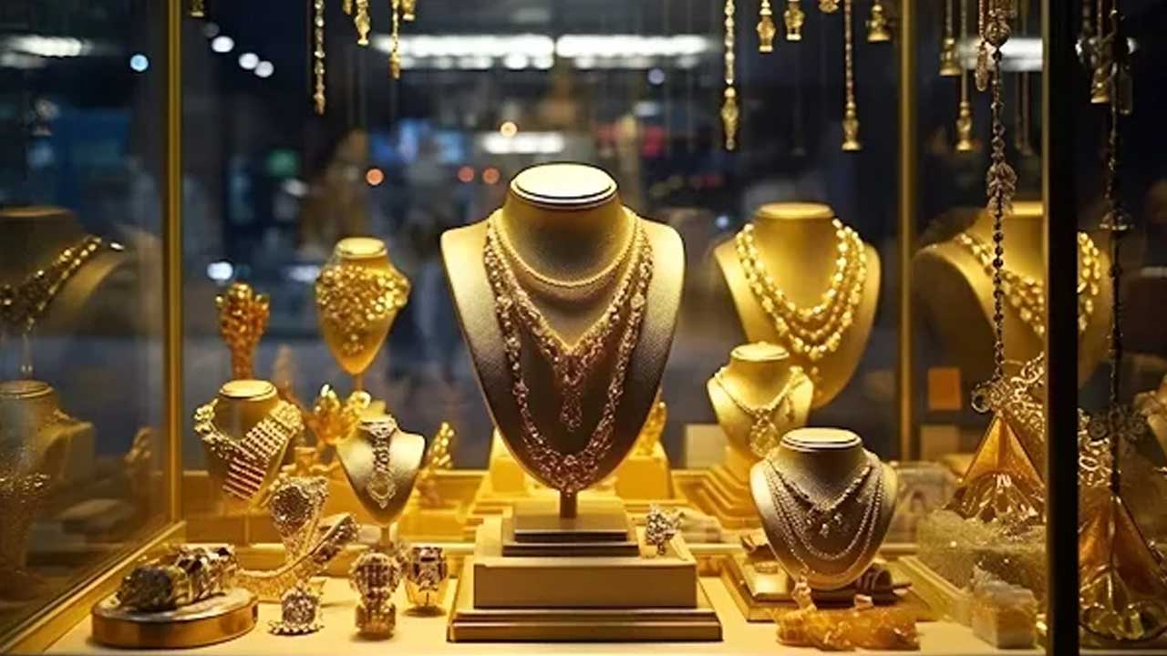 Gold: బంగారం ధర.. మళ్లీ పైపైకి..! Gold: బంగారం ధర.. మళ్లీ పైపైకి..!