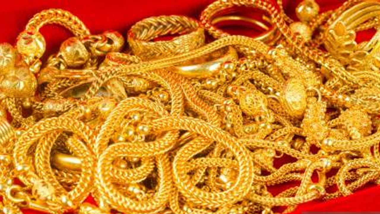 Gold Rates | పసిడి పరుగో పరుగు.. ఆల్ టైమ్ హైకి బంగారం ధరలు Gold Rates | పసిడి పరుగో పరుగు.. ఆల్ టైమ్ హైకి బంగారం ధరలు