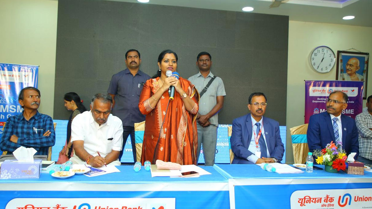 Kadiam Kavya: మహిళల ఆర్థికాభివృద్ధికి.. రాష్ట్ర ప్రభుత్వంలో ఎన్నో పథకాలు Kadiam Kavya: మహిళల ఆర్థికాభివృద్ధికి.. రాష్ట్ర ప్రభుత్వంలో ఎన్నో పథకాలు