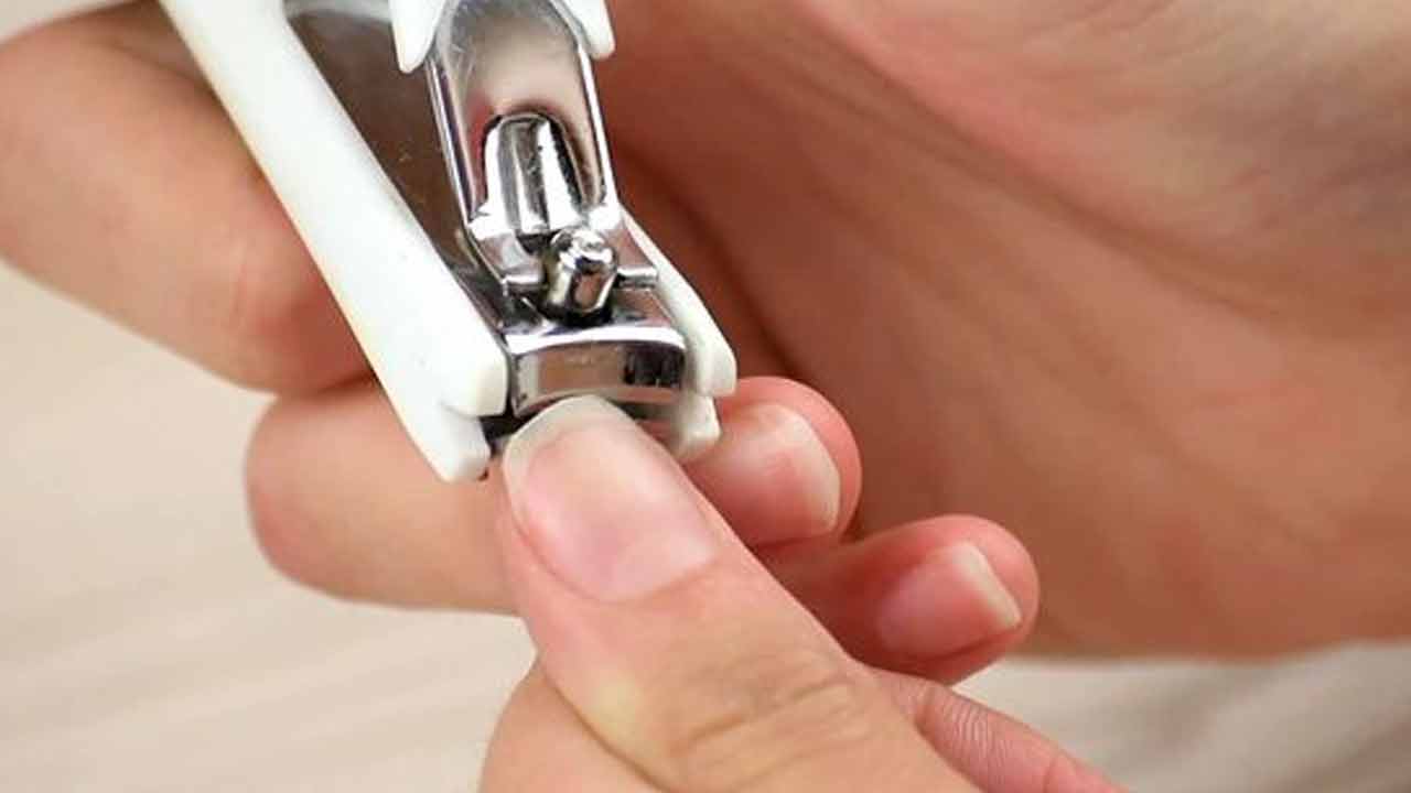 Nails Cutting | ఈ మూడు రోజుల్లో గోళ్లు కట్ చేస్తున్నారా..? దరిద్రాన్ని ఆహ్వానించినట్టే..! Nails Cutting | ఈ మూడు రోజుల్లో గోళ్లు కట్ చేస్తున్నారా..? దరిద్రాన్ని ఆహ్వానించినట్టే..!