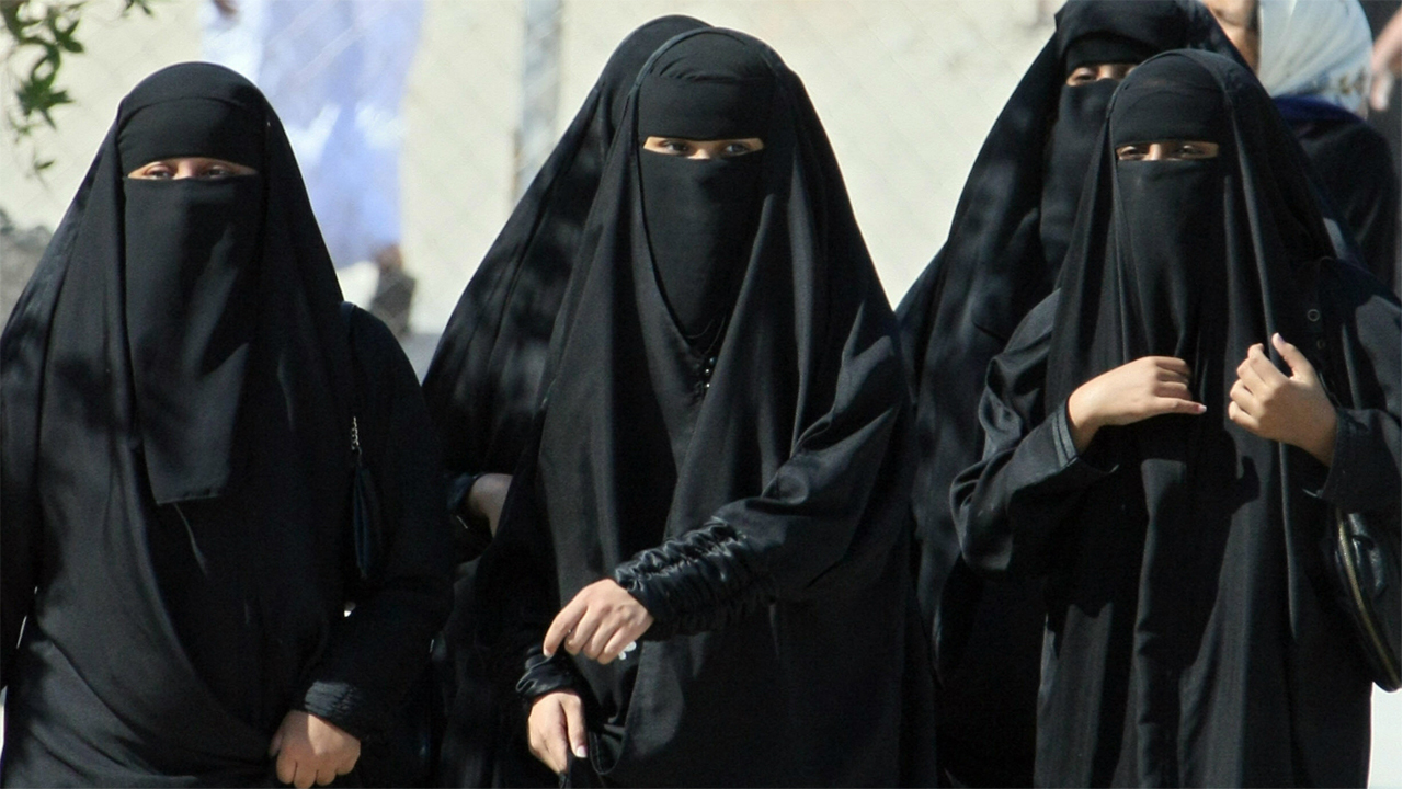 Saudi Arabia | సౌదీలో మహిళల వస్త్రధారణపై యువరాజు కీలక ప్రకటన Saudi Arabia | సౌదీలో మహిళల వస్త్రధారణపై యువరాజు కీలక ప్రకటన