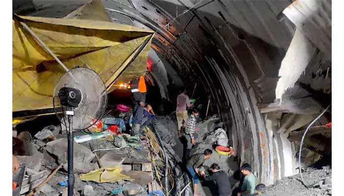 SLBC tunnel: ఎస్ఎల్బీసీ టన్నెల్ మృతుడి కుటుంబానికి రూ.25లక్షల పరిహారం SLBC tunnel: ఎస్ఎల్బీసీ టన్నెల్ మృతుడి కుటుంబానికి రూ.25లక్షల పరిహారం
