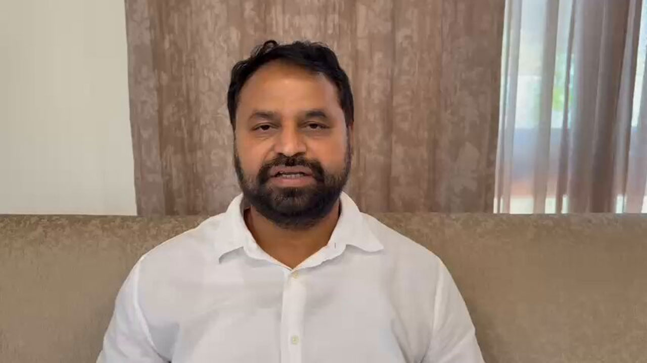 Addanki Dayakar: జనతా గ్యారేజీలో ఓనర్ కొడుకు విలన్.. మరీ నీవు?: KTRపై అద్దంకి ఫైర్ Addanki Dayakar: జనతా గ్యారేజీలో ఓనర్ కొడుకు విలన్.. మరీ నీవు?: KTRపై అద్దంకి ఫైర్