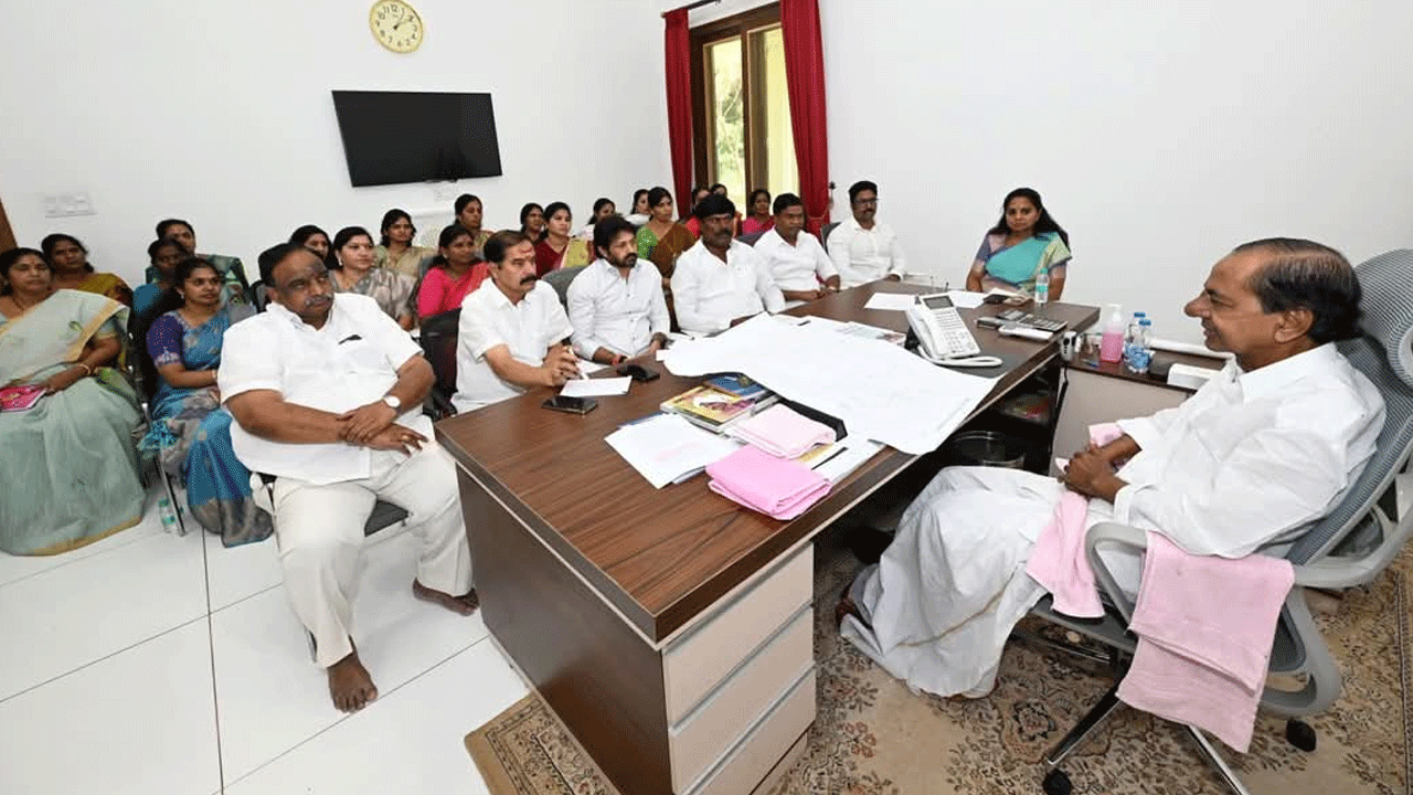 Warangal | రజతోత్సవ సభ వేళ.. BRSలో రచ్చ! Warangal | రజతోత్సవ సభ వేళ.. BRSలో రచ్చ!