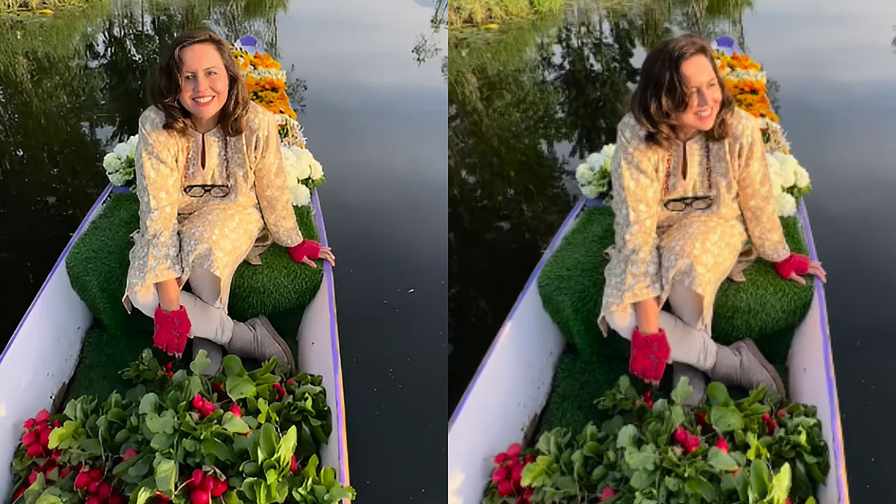 Dal Lake Shikara | ఉగ్రవాదాన్ని ఎదిరించిన మహిళ.. దాల్ లేక్లో బోట్ షికార్! Dal Lake Shikara | ఉగ్రవాదాన్ని ఎదిరించిన మహిళ.. దాల్ లేక్లో బోట్ షికార్!