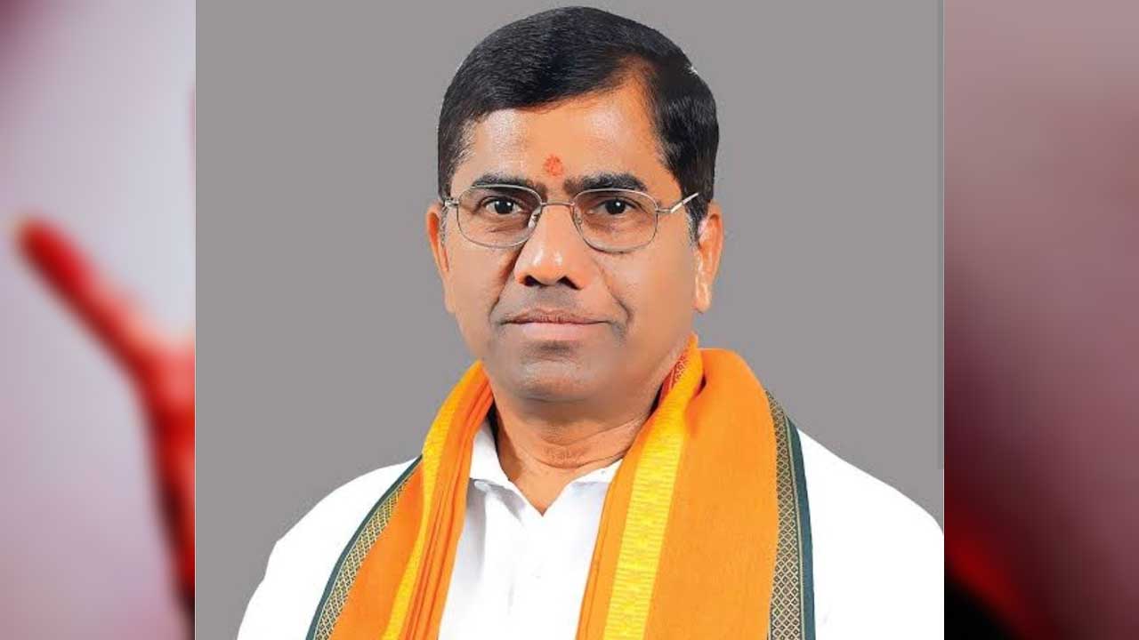 Big Twist: హైదరాబాద్ స్థానిక సంస్థల MLC BJP అభ్యర్ధిగా గౌతమ్ రావు Big Twist: హైదరాబాద్ స్థానిక సంస్థల MLC BJP అభ్యర్ధిగా గౌతమ్ రావు