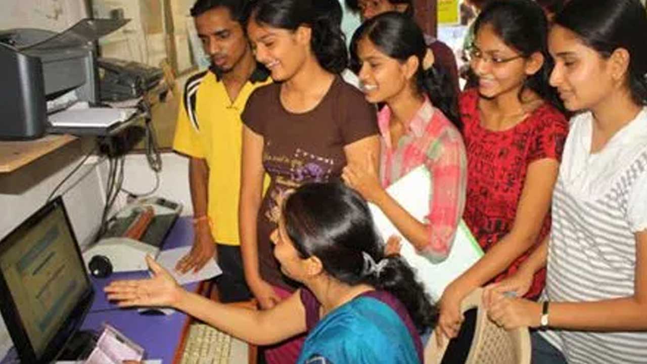 AP Inter results: ఏపీలో ఇంటర్ ఫలితాల విడుదల AP Inter results: ఏపీలో ఇంటర్ ఫలితాల విడుదల