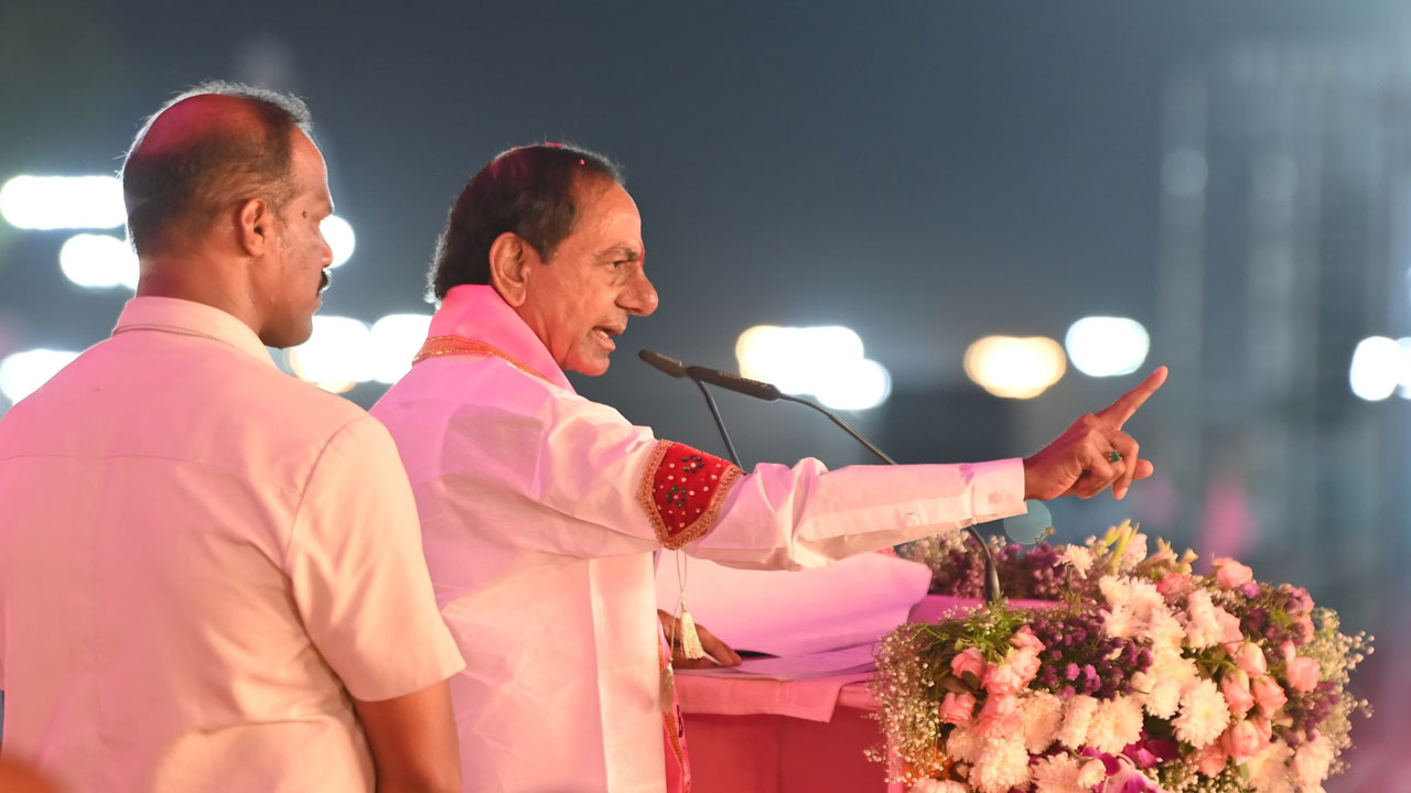 KCR | మీ డైరీల్లో రాసుకోండి.. మళ్లీ వచ్చేది బీఆరెస్సే KCR | మీ డైరీల్లో రాసుకోండి.. మళ్లీ వచ్చేది బీఆరెస్సే