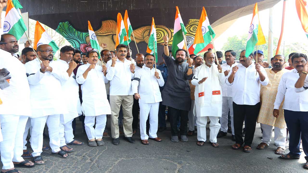 Pahalgam Terror Attack: పహల్గాం ఉగ్రదాడిపై బీజేపీ నేతల నిరసన Pahalgam Terror Attack: పహల్గాం ఉగ్రదాడిపై బీజేపీ నేతల నిరసన