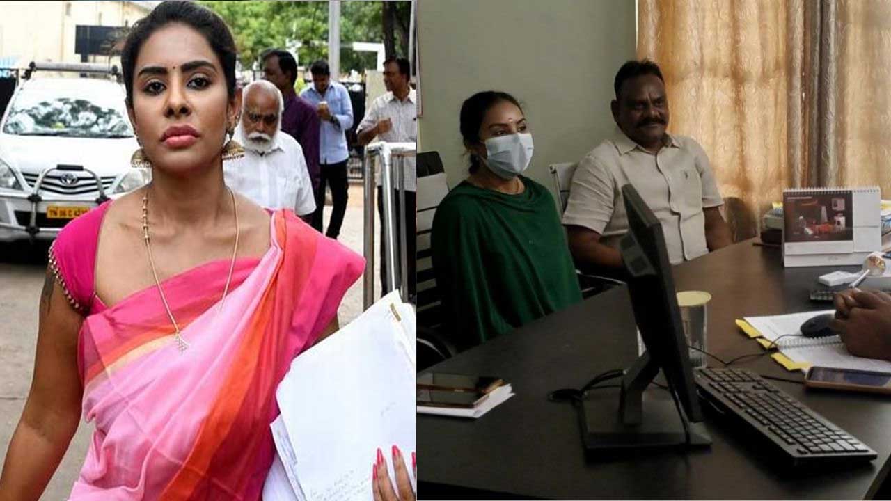 Actress Sri Reddy: పోలీస్ విచారణకు హాజరైన నటి శ్రీ రెడ్డి Actress Sri Reddy: పోలీస్ విచారణకు హాజరైన నటి శ్రీ రెడ్డి