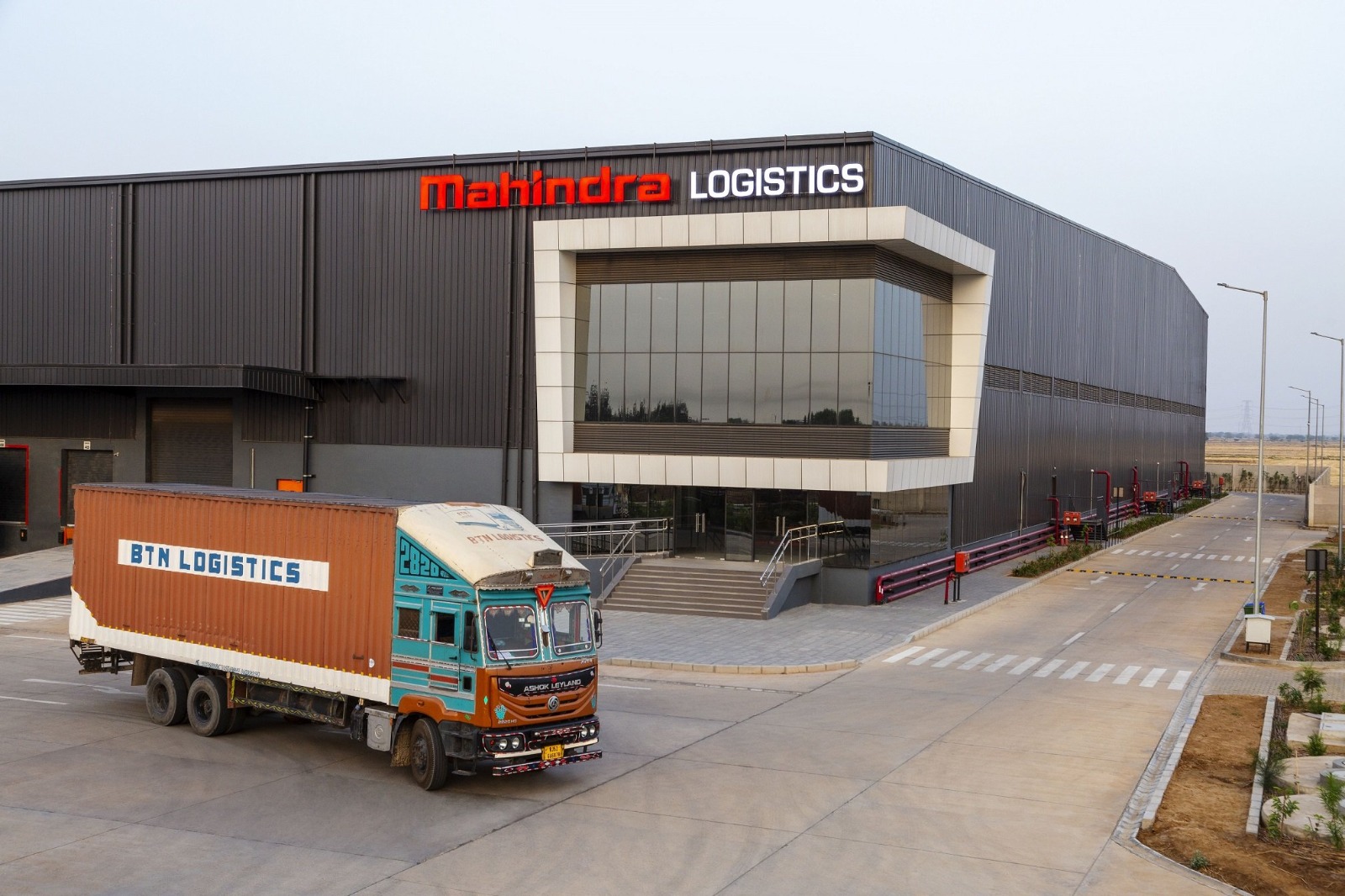Mahindra: మహీంద్రా లాజిస్టిక్స్ FY25 ఫలితాలు.. ఆదాయంలో 10.9 శాతం వృద్ధి Mahindra: మహీంద్రా లాజిస్టిక్స్ FY25 ఫలితాలు.. ఆదాయంలో 10.9 శాతం వృద్ధి