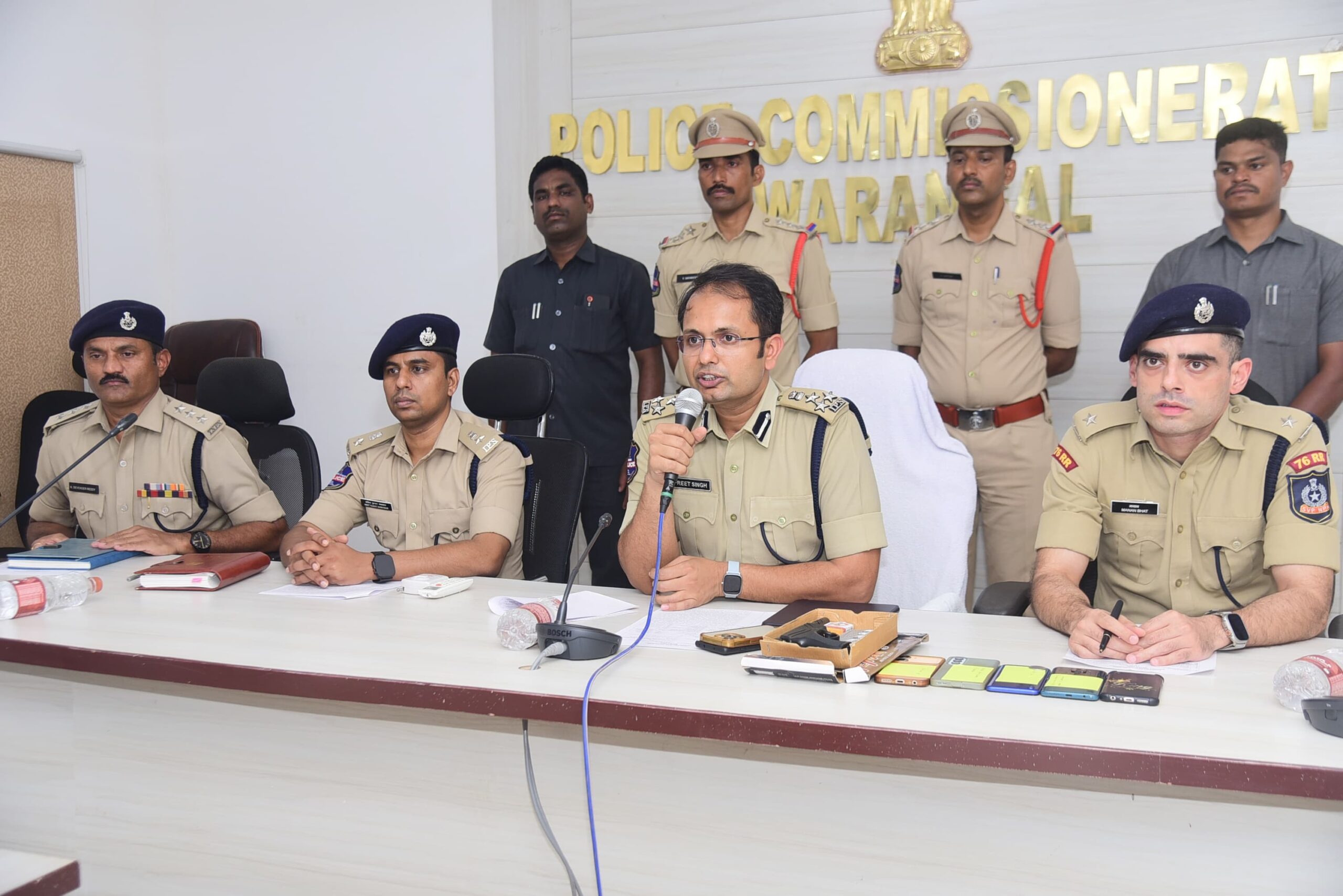 Warangal: సస్పెండ్ చేయించాడనే ఆక్రోశంతో.. యువకుడి హత్యచేయించిన కానిస్టేబుల్ Warangal: సస్పెండ్ చేయించాడనే ఆక్రోశంతో.. యువకుడి హత్యచేయించిన కానిస్టేబుల్