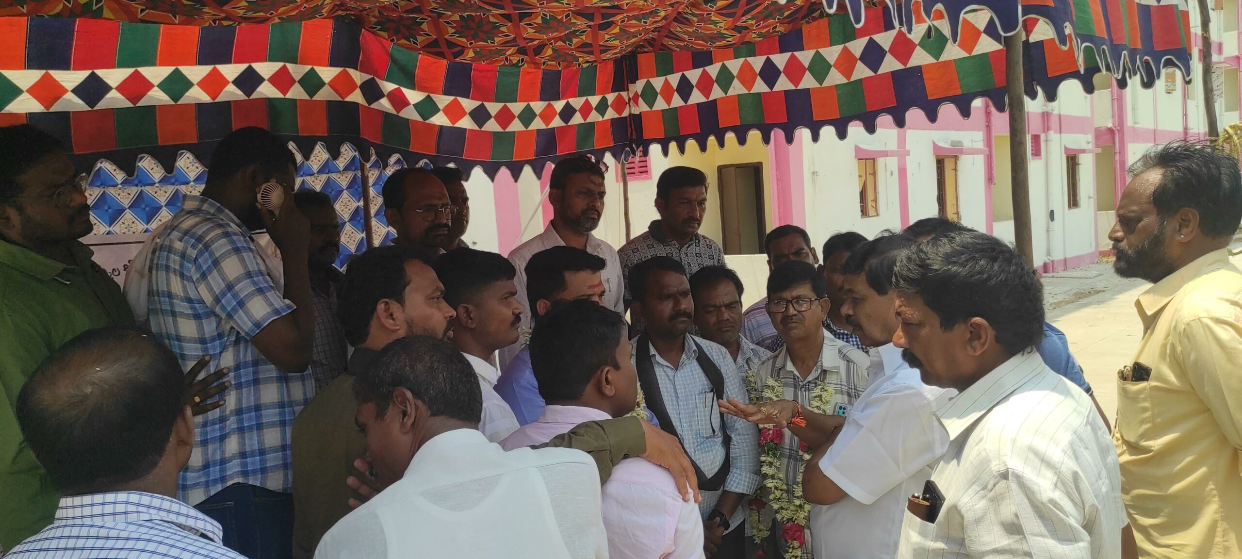 జర్నలిస్టుల సమస్యల పరిష్కారానికి కృషి: ఎమ్మెల్సీ బస్వరాజు సారయ్య జర్నలిస్టుల సమస్యల పరిష్కారానికి కృషి: ఎమ్మెల్సీ బస్వరాజు సారయ్య