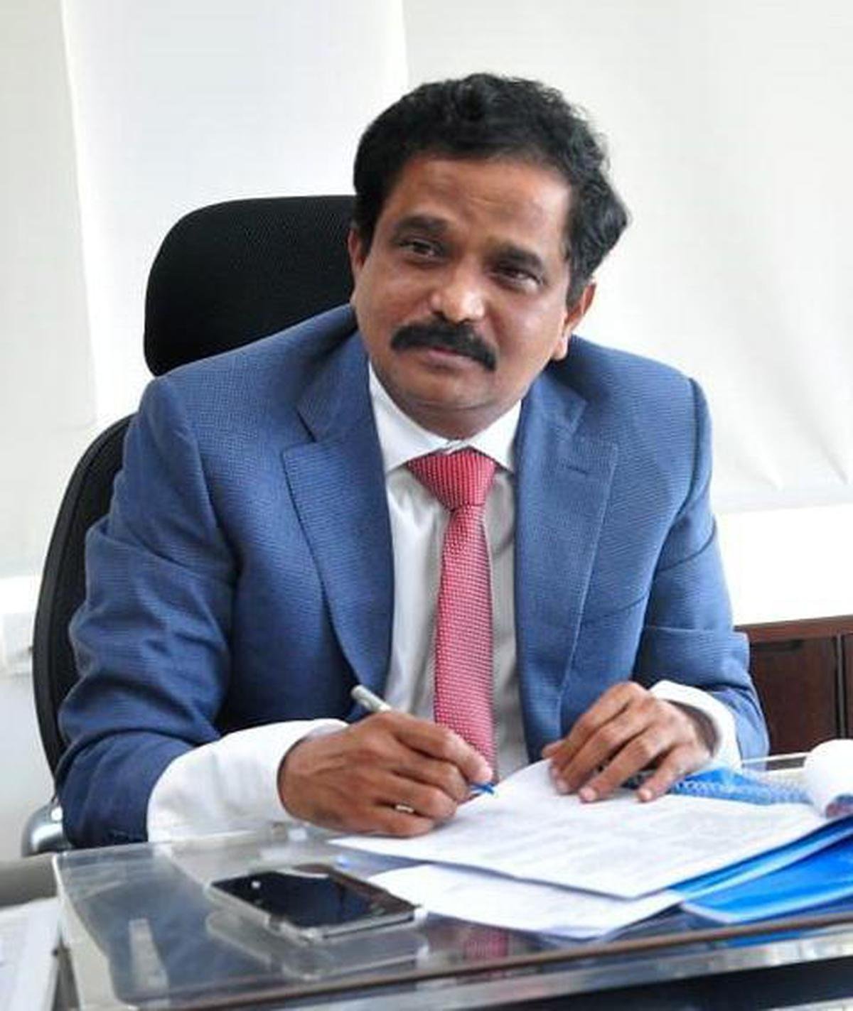 మోడల్ను వేధించిన కేసు.. Ap ఇంటెలిజెన్స్ మాజీ చీఫ్ అరెస్ట్ మోడల్ను వేధించిన కేసు.. Ap ఇంటెలిజెన్స్ మాజీ చీఫ్ అరెస్ట్