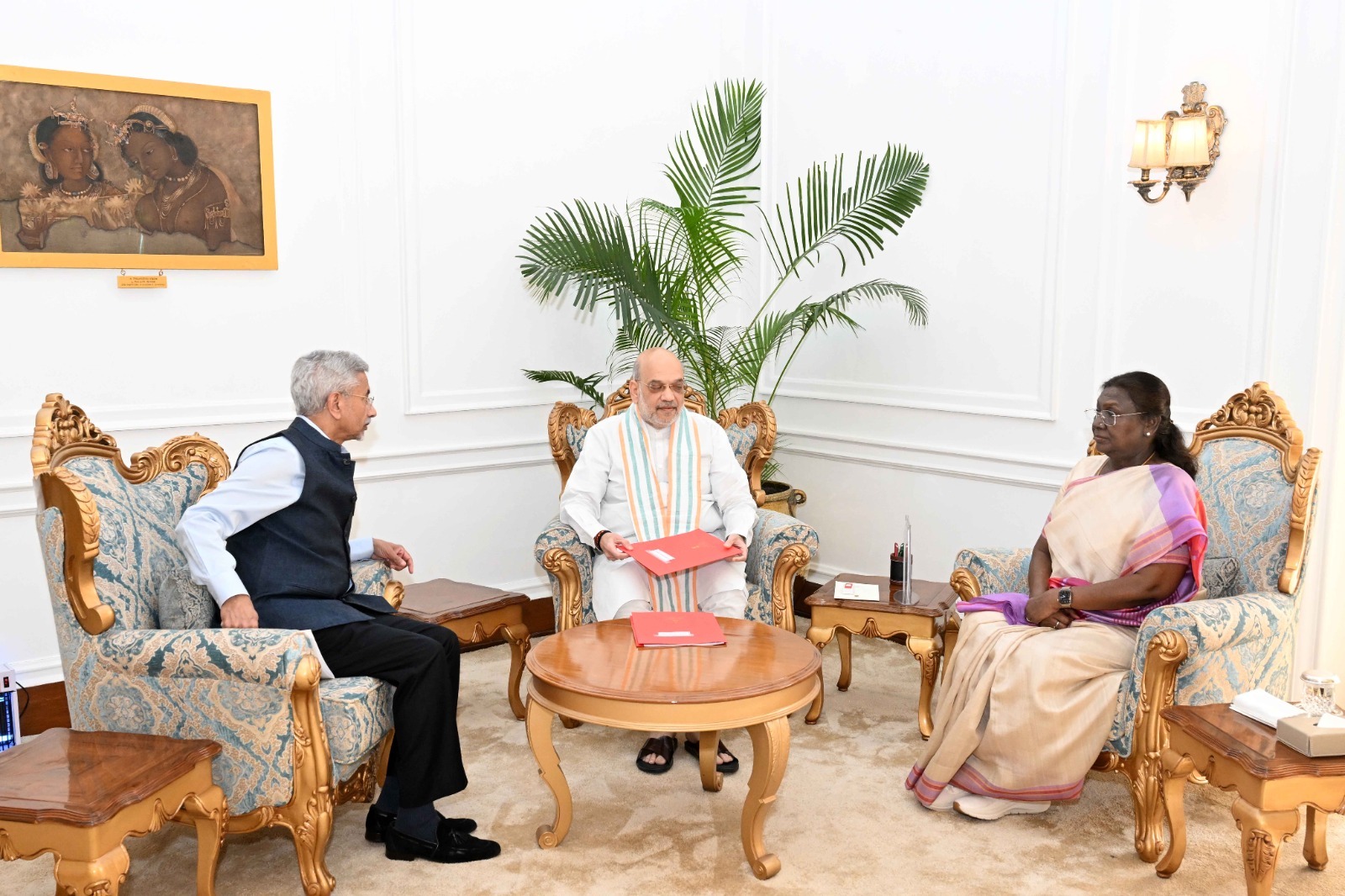 రాష్ట్రపతిని కలిసిన అమిత్ షా, జైశంకర్ రాష్ట్రపతిని కలిసిన అమిత్ షా, జైశంకర్
