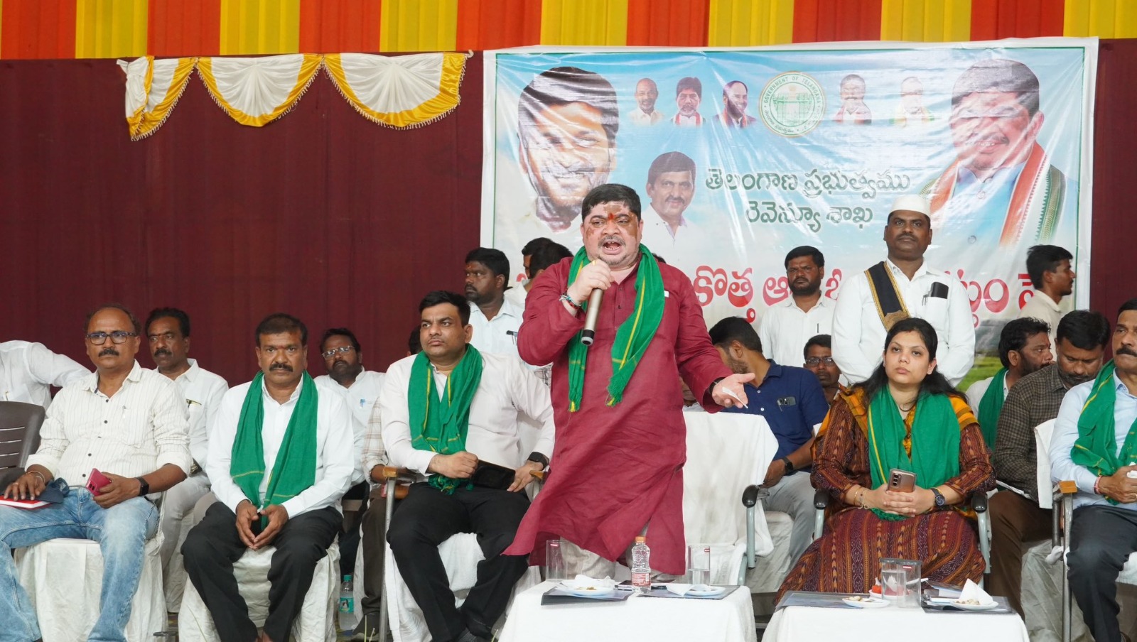 భూభారతితో.. భూ సమస్యలకు పరిష్కారం: మంత్రి పొన్నం భూభారతితో.. భూ సమస్యలకు పరిష్కారం: మంత్రి పొన్నం