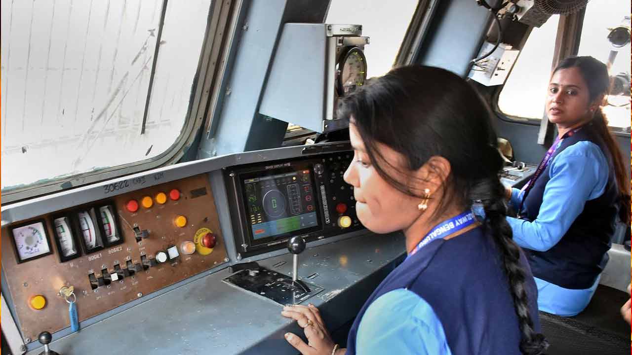 RRB | ఐటీఐ అర్హతతో.. రైల్వేలో 9970 ఖాళీల భర్తీకి నోటిఫికేషన్ విడుదల.. RRB | ఐటీఐ అర్హతతో.. రైల్వేలో 9970 ఖాళీల భర్తీకి నోటిఫికేషన్ విడుదల..